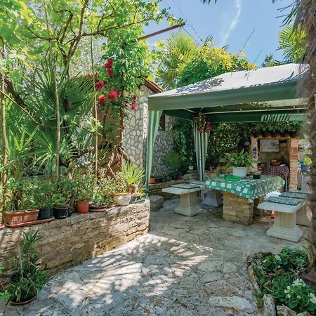 Stunning In Novigrad With Wifi Apartment *
