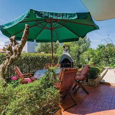 Appartement Lovely In Novigrad With Wifi